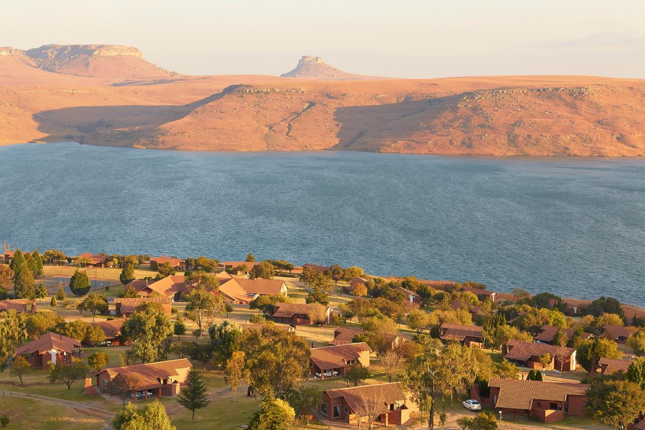 Hotel First Group Qwantani Harrismith Zewnętrze zdjęcie
