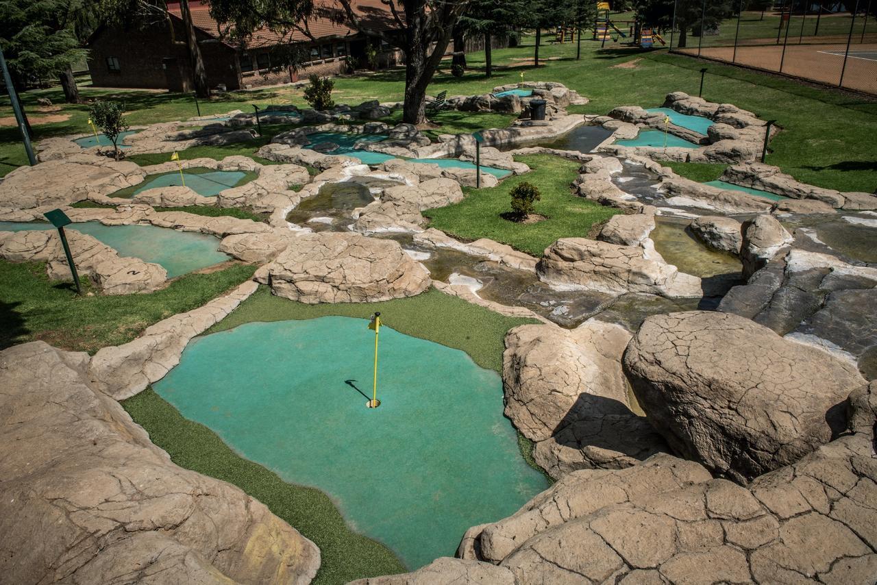 Hotel First Group Qwantani Harrismith Zewnętrze zdjęcie
