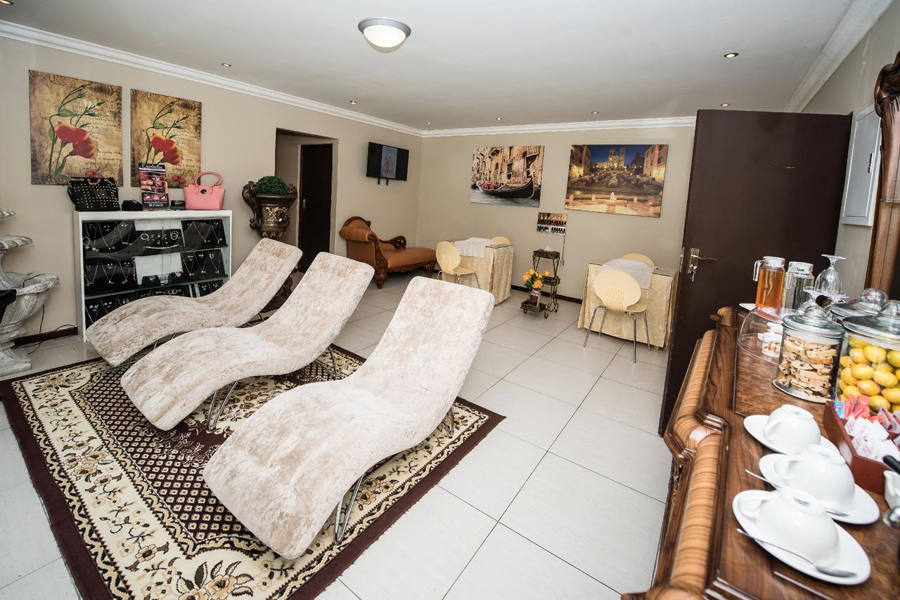 Hotel First Group Qwantani Harrismith Zewnętrze zdjęcie