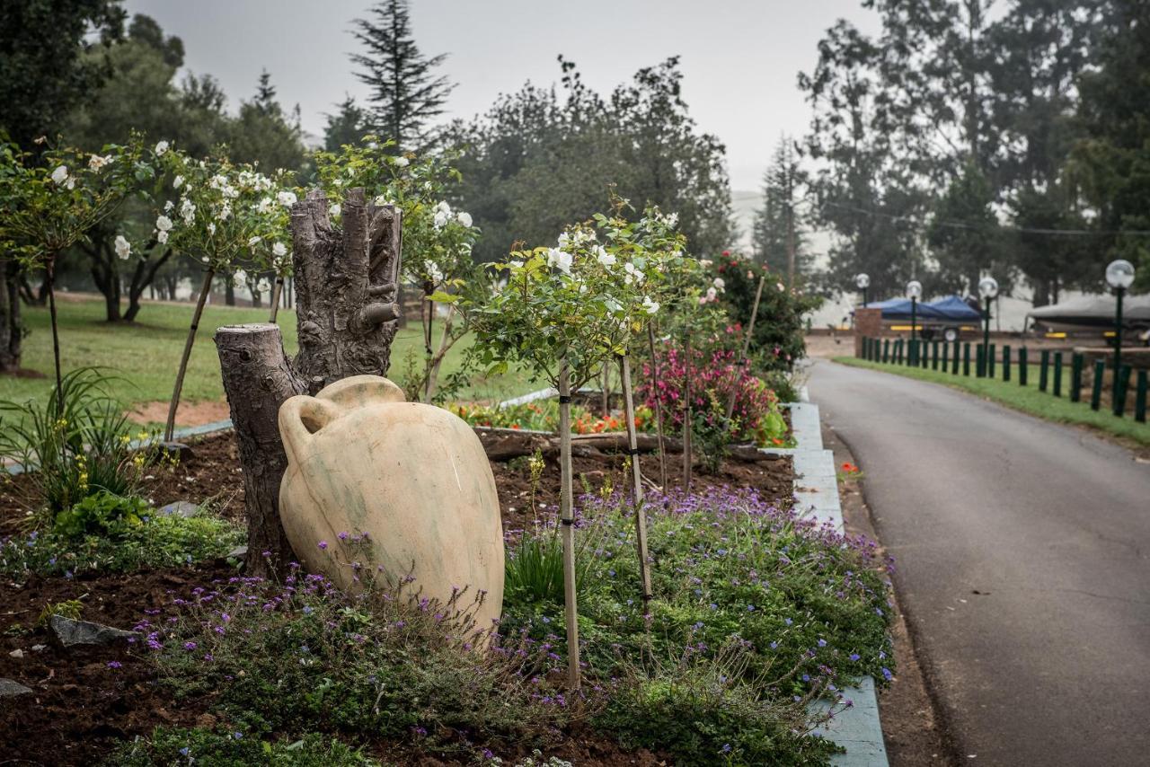 Hotel First Group Qwantani Harrismith Zewnętrze zdjęcie